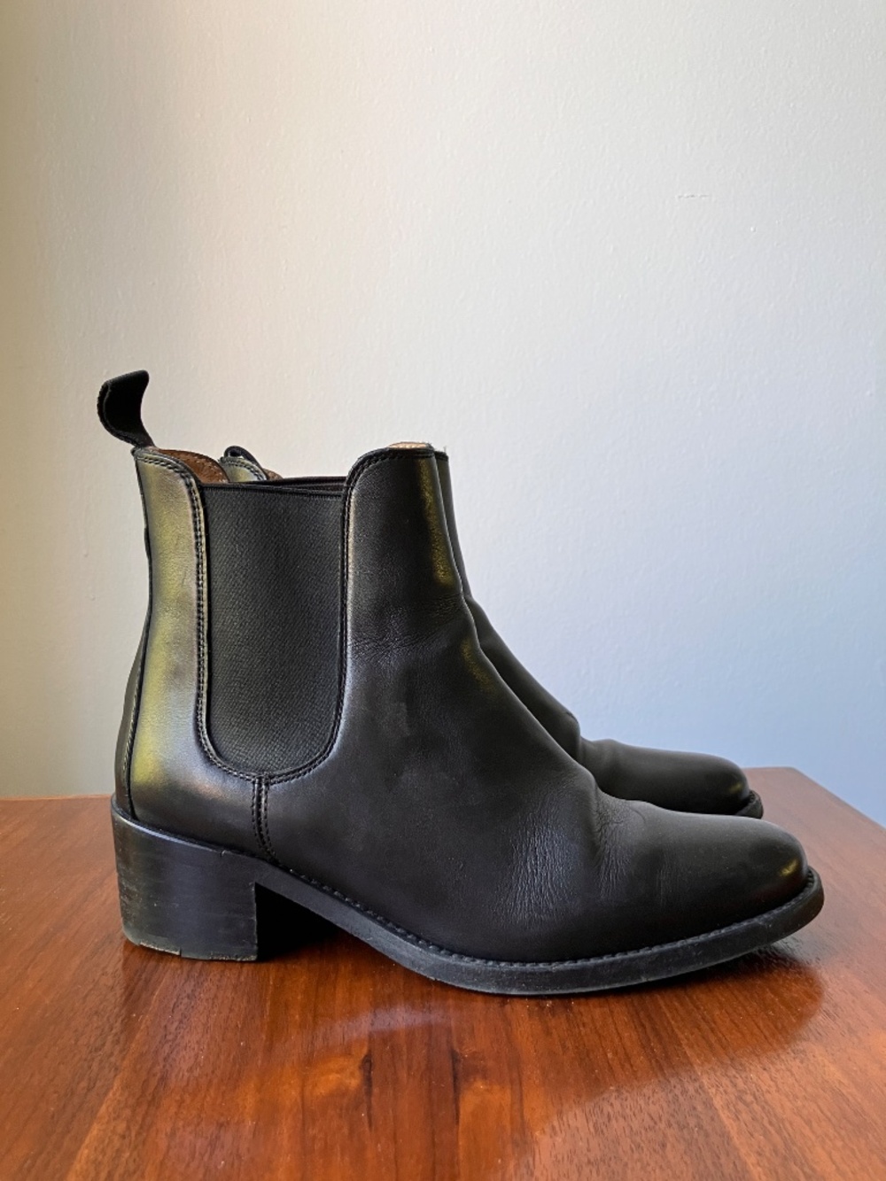 Beautiful Heschung chelsea boots women - size 3 1/2